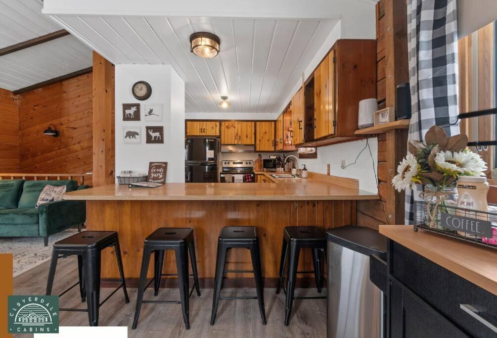 Cozy Cabin With Hottub At Cloverdale Cabins Hinckley Exterior foto
