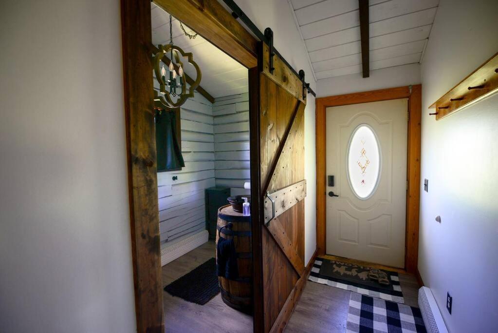 Cozy Cabin With Hottub At Cloverdale Cabins Hinckley Exterior foto