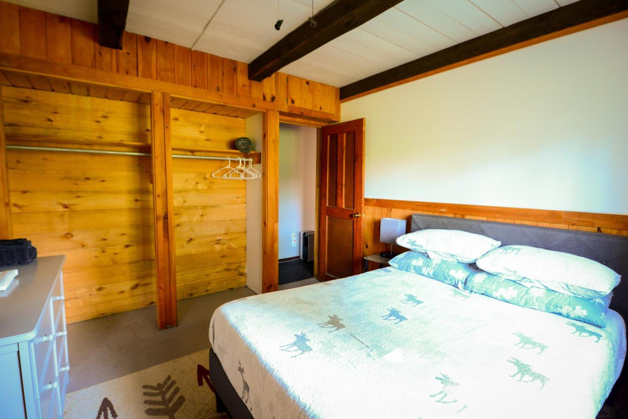 Cozy Cabin With Hottub At Cloverdale Cabins Hinckley Exterior foto